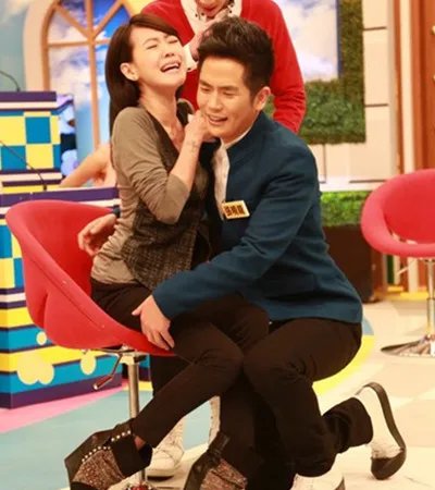 张晓龙康熙来了被小s吃豆腐  抢先登台踢馆《康熙来了》