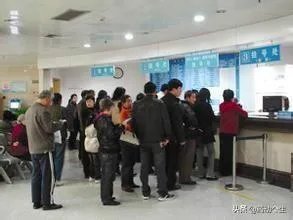 医院排队取药时，你能接受一位老人家插队吗？