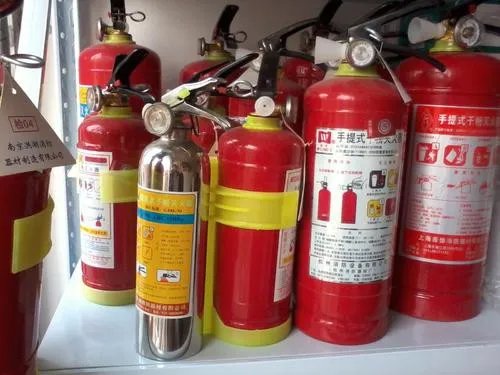 水基灭火器的使用方法是什么