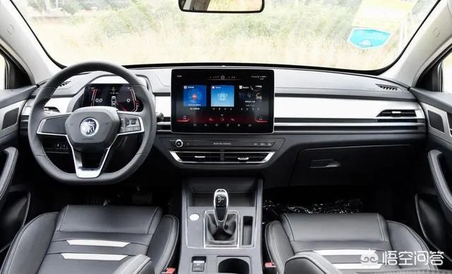 24岁男生想买一辆落地13万的轿车有什么推荐？