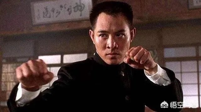 李小龙在电影中决斗时双腿不断跳动，在实战中真的有用吗？有什么科学依据？