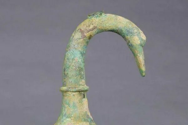 河南出土青铜器，里面的不明液体是什么？