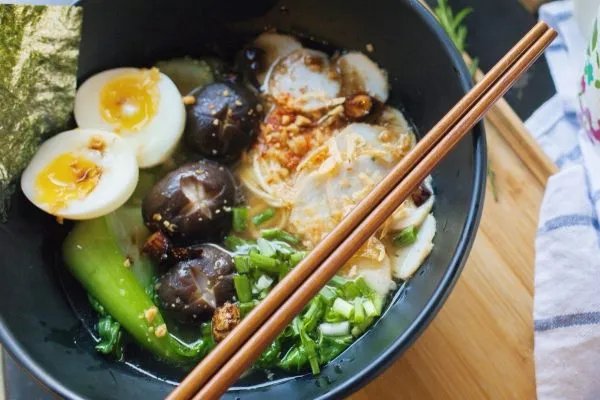 为何日本的女性基本上不会自己一个人去吃拉面？