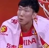 王哲林点赞央视批评自己的微博，而周琦点赞球迷为自己洗白的微博，你怎么看？