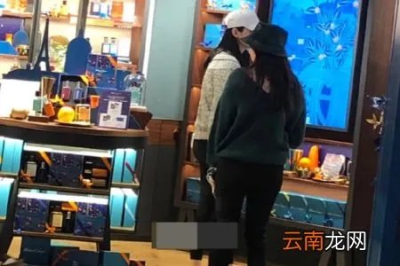 奚梦瑶产后首现身