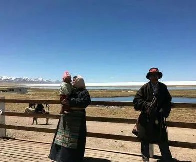 如何看待乘客坐火车为看风景就集体擦车窗这一行为?