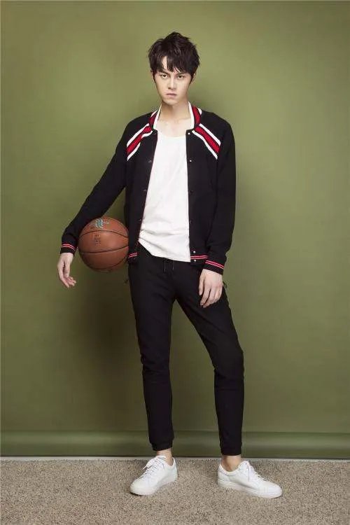 和谢娜同姓的艺人谢彬彬是何许人也，他有哪些个作品？