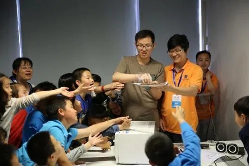 中科院物理所举办公众开放日，在哪里设置了分会场？