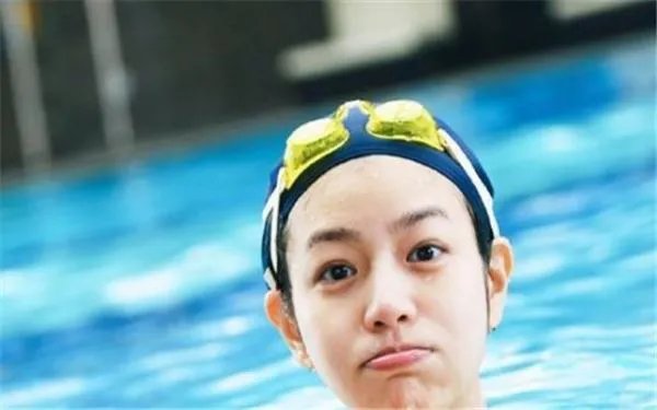 李荣浩获杨丞琳姐妹团捧场，陈妍希颜值惹争议，岁月给她留下了怎样的痕迹？