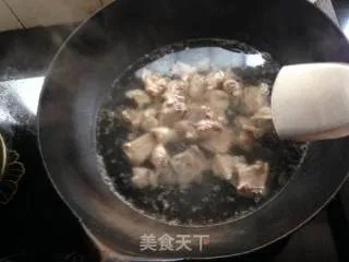 红萝卜炖排骨