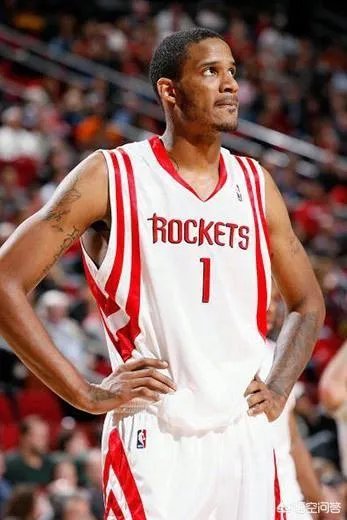 火箭队被淘汰出局后，部分球迷对阿里扎表示强烈不满，你觉得阿里扎冤不冤？