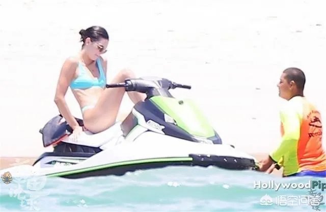 西蒙斯、TT和卡戴珊姐妹一起度假，你怎么看？