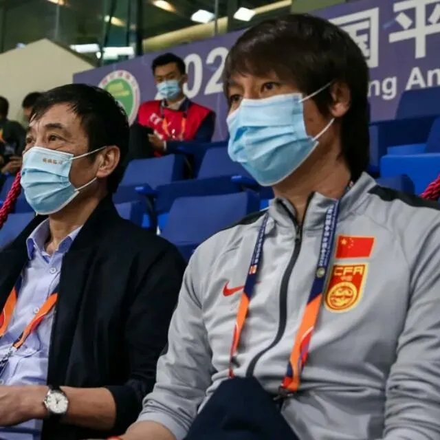 若国足打入2022年世预赛十二强赛的话，是不断前进好，还是锻炼新人，为未来做准备好呢？