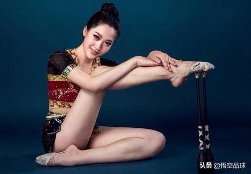 朱芳雨前妻, 因出轨而选择离婚, 如今32岁单身, 独自带孩子!这件事你怎么看？