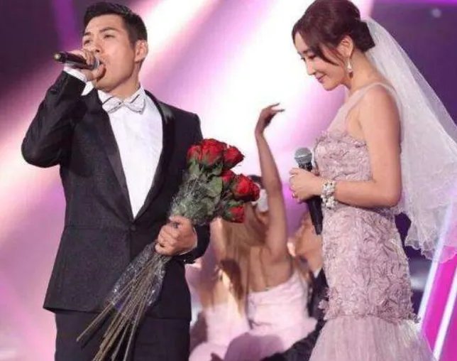 适合婚礼唱给新人的歌有哪些 婚庆专用歌曲流行有哪些