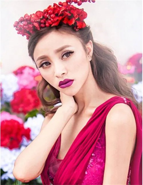 新娘时尚发型图片2017  新娘盘什么发型更时尚