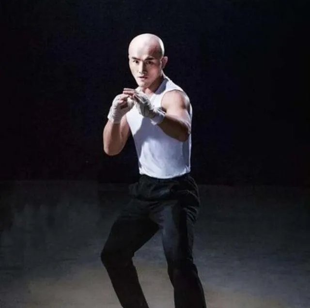 武僧一龙现在特别成功，为什么网上对他的负面评价这么多？