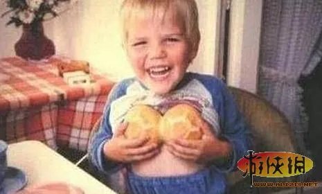 哎呀吓死我了，这是部什么剧？ 超级爆笑囧图