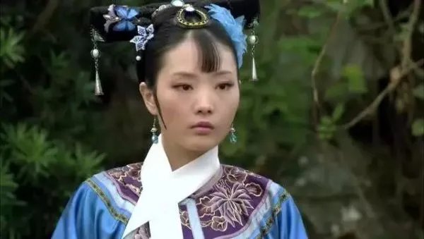 两人同时被《甄嬛传》捧红，毛晓彤火的一塌糊涂，为何崔漫莉无戏可拍？