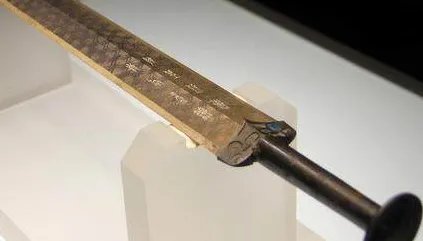 勾践剑和夫差矛是什么样的？为何它们会在一起？