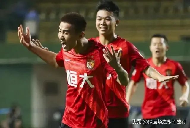 韦世豪长途奔袭助埃尔克森破门，球迷称这是来自未来国足锋线的配合，你怎么评价？