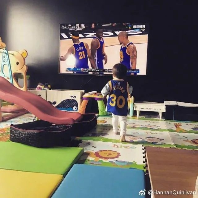 昆凌家庭背景很牛?为何她就压过蔡依林成了“天王嫂”？看看她的家你就知道了！