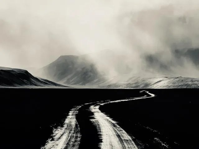 田馥甄的第三张个人专辑《渺小》明明逼格很高，但喷的人却多，而且获奖也不多？