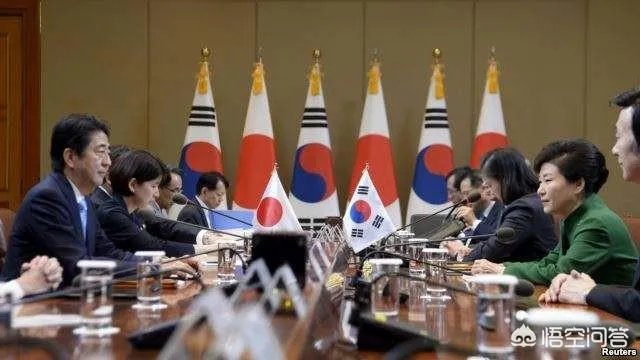韩国政府宣布决定解散慰安妇财团，这对韩日关系有何重大影响？