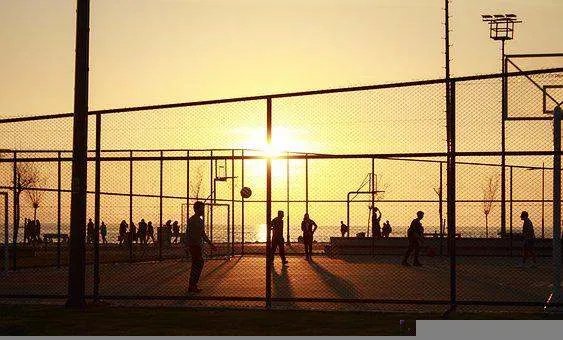 篮球的过人技巧有哪些？我们应该如何去练习？