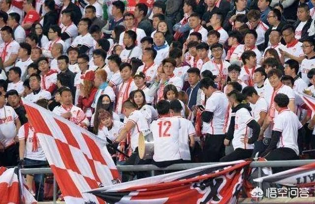 5轮联赛只取得一场胜利，赛后权健球迷，围堵球队大巴，怒喊球队领队滚蛋，你怎么看？