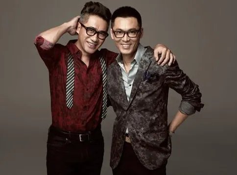 国民大叔驾到好声音图片展示  毅光年组合成员酷似吴秀波