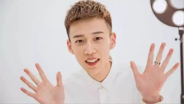 歌曲《带你去旅行》的歌手：校长，是谁