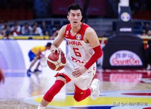 王哲林点赞央视批评自己的微博，而周琦点赞球迷为自己洗白的微博，你怎么看？