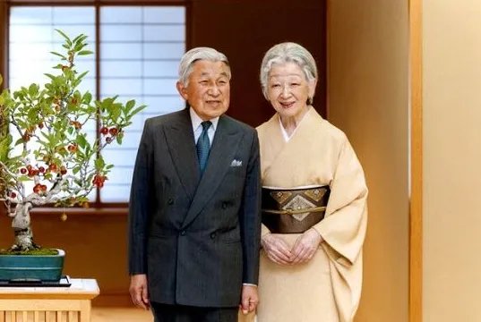 日本天皇皇位继承变难题是怎么回事？