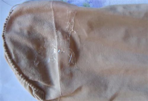 衣服上的玻璃胶怎么去除