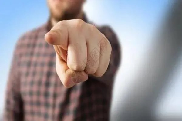 不带脏字的最毒骂人话