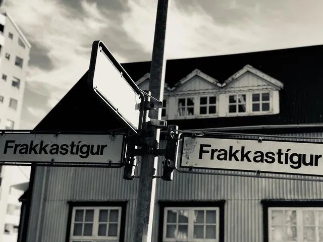 田馥甄的第三张个人专辑《渺小》明明逼格很高，但喷的人却多，而且获奖也不多？