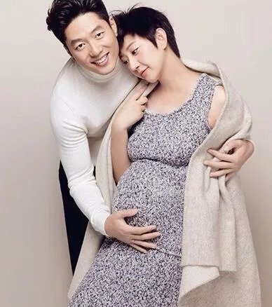 演员唐一菲近况 自曝已经怀孕数月