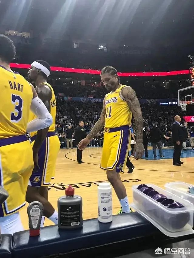 客场对阵雷霆比斯利替补上场，因穿错颜色的球裤，被裁判勒令下场更换。你怎么看？