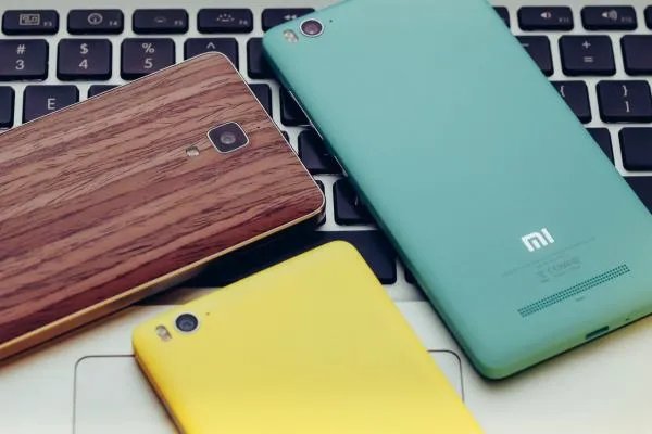 华为、小米本是国内品牌,为什么小米不怼国外品牌,而总是怼华为?