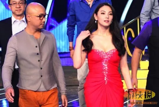 女神也会有小肚子!回顾十大女星出丑窘态