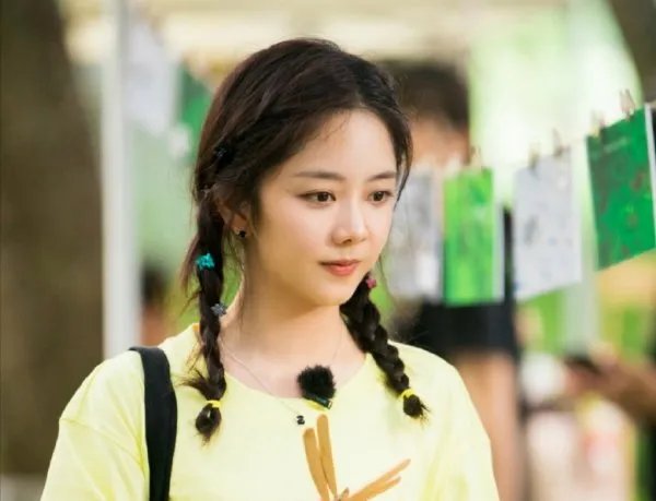 谭松韵和肇事者是小学同学，被告人对此有何表示？