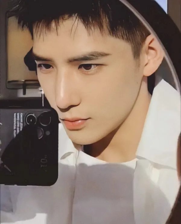 Angelababy为王安宇宣传新剧，他们之间有何交集？