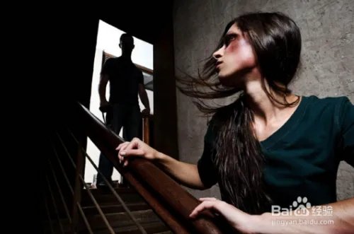 震惊！用爱之名捆绑离去女友，男子打死女方父母