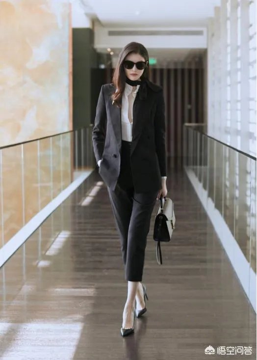 何穗红毯造型的突变，是受了奚梦瑶的影响吗？