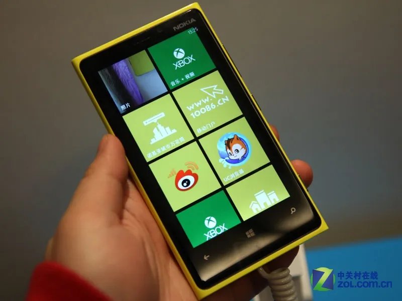 黑白红黄全都有 诺基亚920T全方位套图