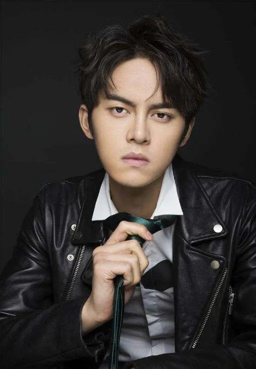 和谢娜同姓的艺人谢彬彬是何许人也，他有哪些个作品？