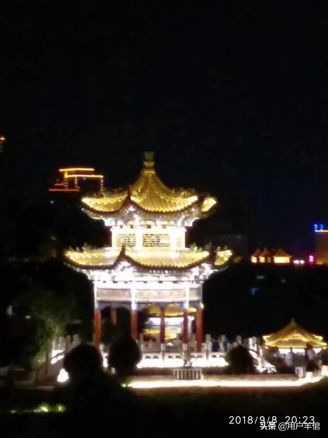 到了夜晚，兰州哪个建筑物吸引你？