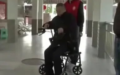 大学生发明老人起行无忧椅，这个专利亮点在哪？