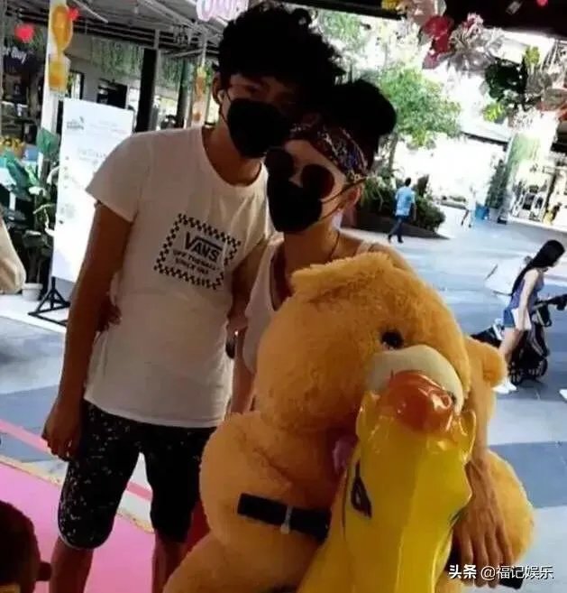 张柏芝大儿子迎来13岁生日，张柏芝晒出合照，对此你怎么看？